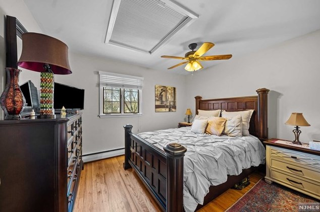 44 Rustic Dr, Waldwick NJ  07463-2417 exterior