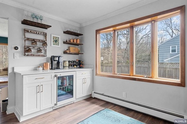 44 Rustic Dr, Waldwick NJ  07463-2417 exterior
