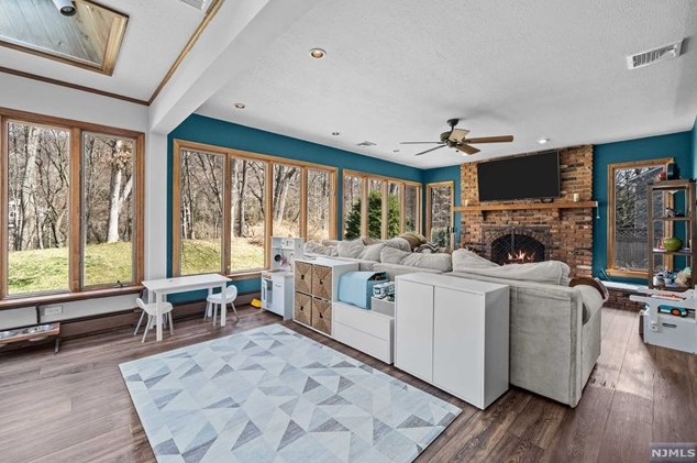 44 Rustic Dr, Waldwick NJ  07463-2417 exterior