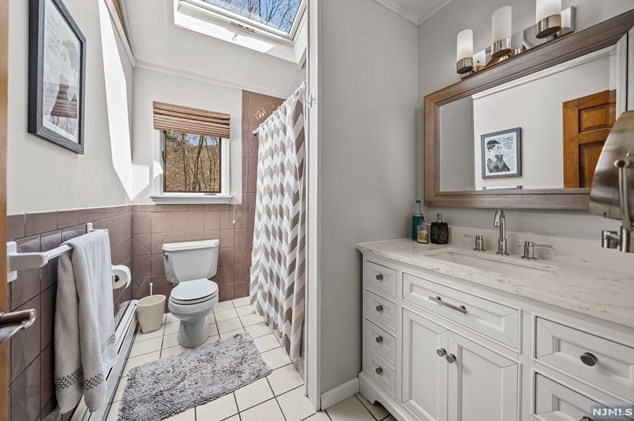 44 Rustic Dr, Waldwick NJ  07463-2417 exterior