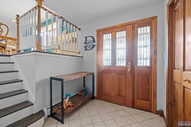 44 Rustic Dr, Waldwick NJ  07463-2417 exterior
