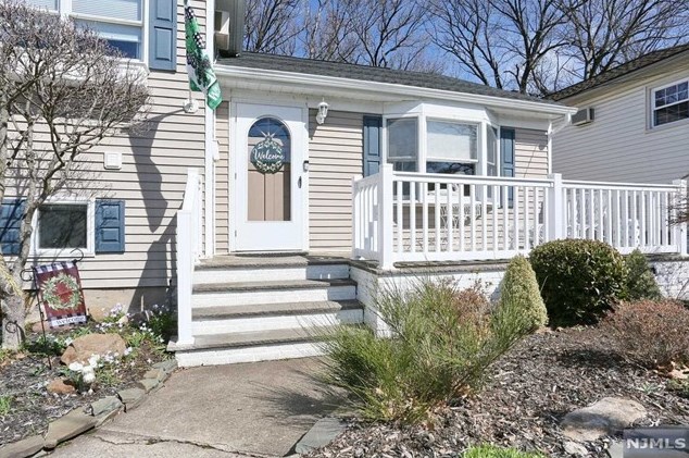 103 Deerfield St, Bergenfield, NJ 07621-1806