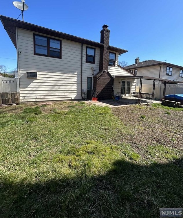 242 Paterson Ave, Lodi, NJ 07644