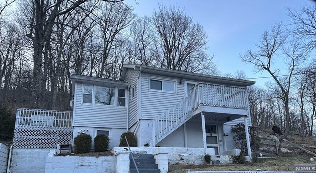 19 Dudley St, West Milford, NJ 07480