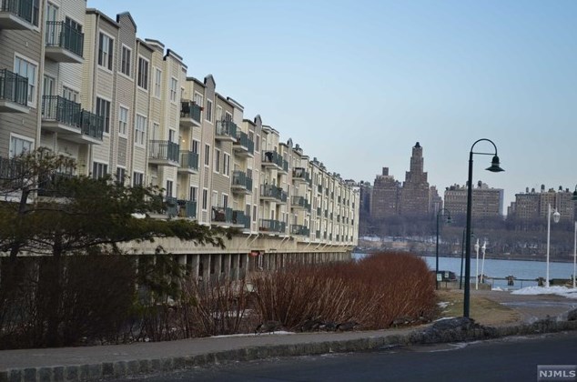 336 The Promenade #336, Edgewater, NJ 07020
