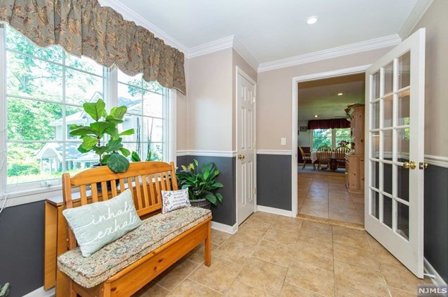 347 Ross Rd, Paramus, NJ 07652