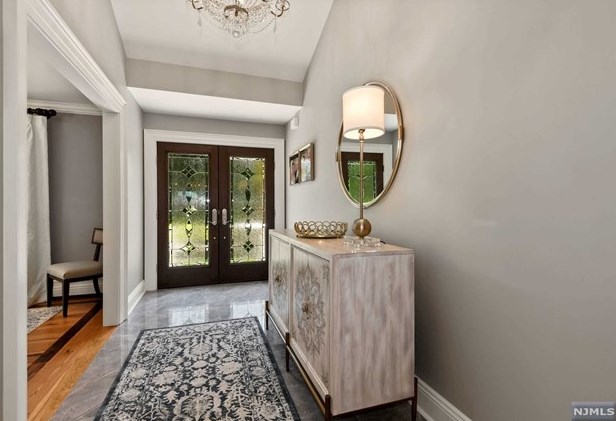 744 Rivenwood Rd, Franklin Lakes, NJ 07417