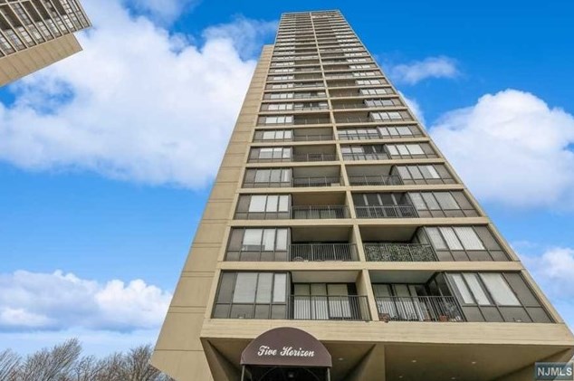 5 Horizon Rd, West Fort Lee NJ  07024-6602 exterior