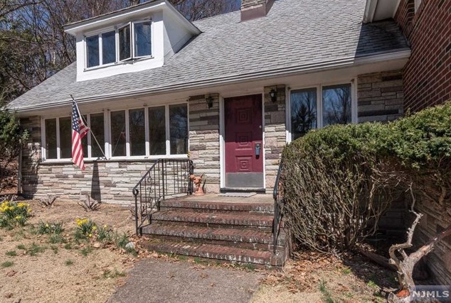 45 Ware Rd, Upper Saddle River, NJ 07458