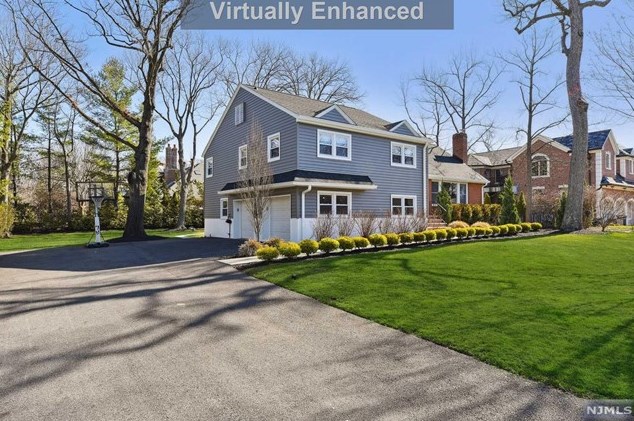 3 Karens Ln, Englewood, NJ 07632