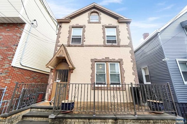 1220 Morris St, Union City, NJ 07087