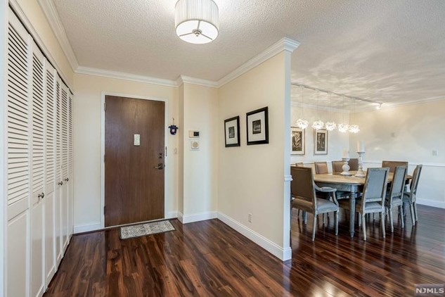 2 Claridge Dr #8ne, Verona, NJ 07044