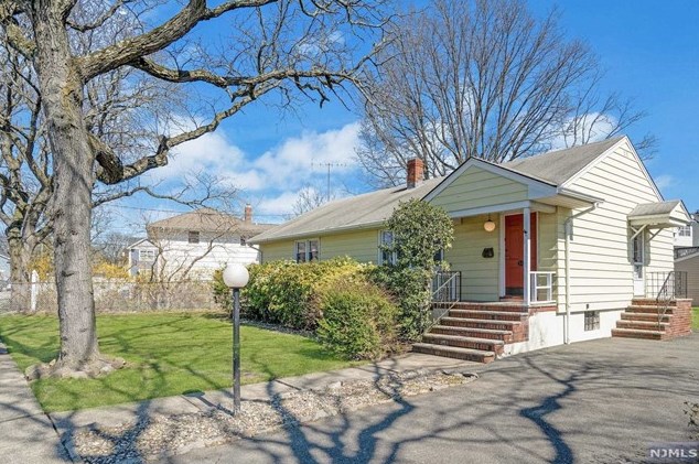 54 Woodside Ave, Hasbrouck Heights, NJ 07604