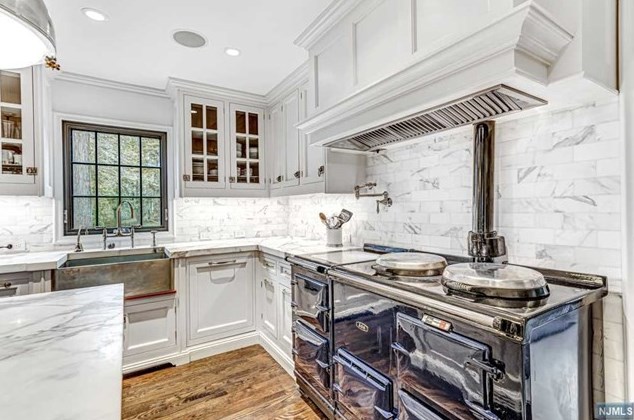 1 Grandview Ter, Tenafly NJ  07670-1120 exterior