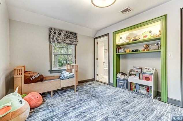 1 Grandview Ter, Tenafly NJ  07670-1120 exterior
