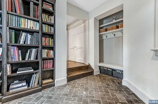 1 Grandview Ter, Tenafly NJ  07670-1120 exterior