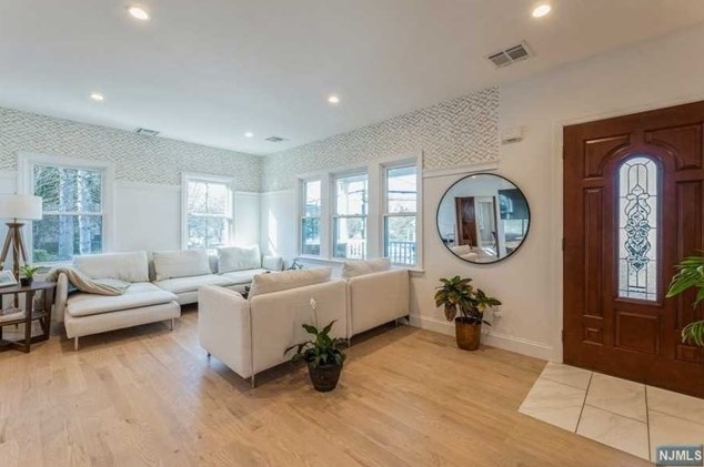 36 Kinderkamack Rd, Hillsdale, NJ 07642-2833