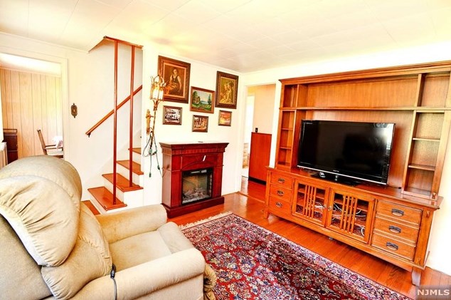 135 Pascack Rd, Westwood, NJ 07676