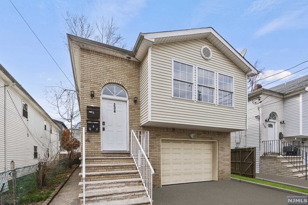 234 4th St, Newark, NJ 07107-2215