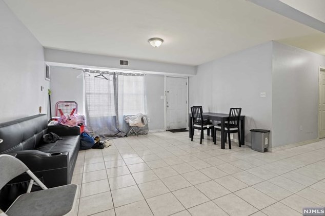 234 4 St, Newark NJ 07107-2215 exterior