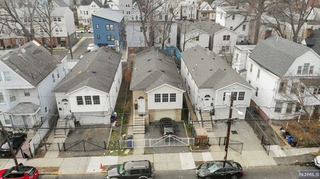 234 4 St, Newark NJ 07107-2215 exterior