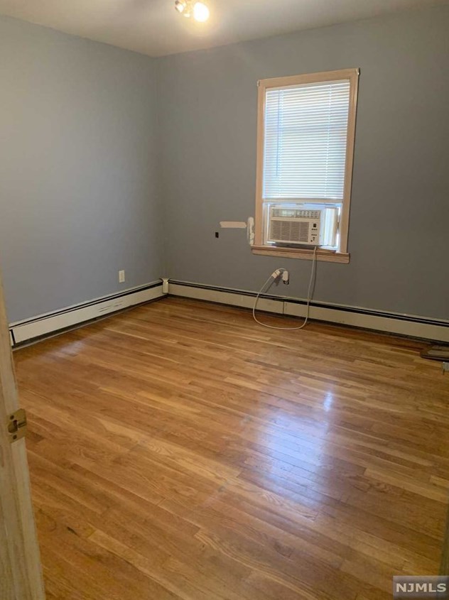 350 Elm St #1, Elmwood Park, NJ 07407
