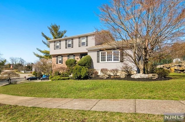 48 Point View Pkwy, Wayne, NJ 07470