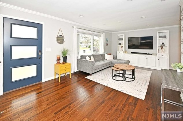 33 Parker Dr, Emerson, NJ 07630-1019