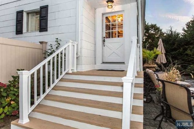 73 Highview Ave #1, Park Ridge, NJ 07656