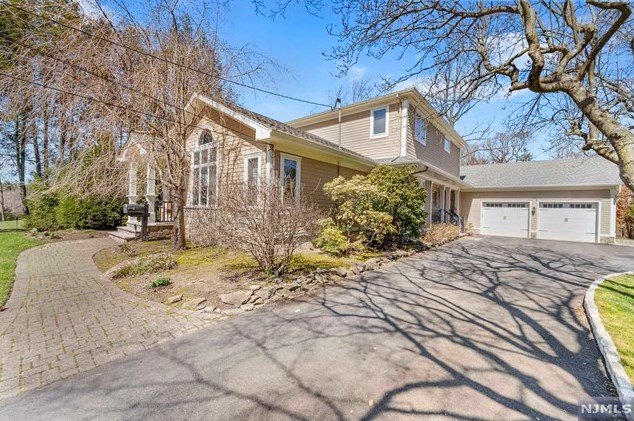 27 Lincoln Ave, Westwood, NJ 07677
