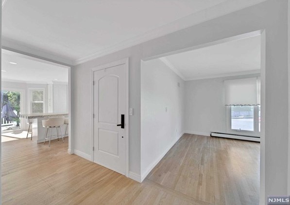 349 Manor Ct, Lyndhurst NJ 07071-1007 exterior