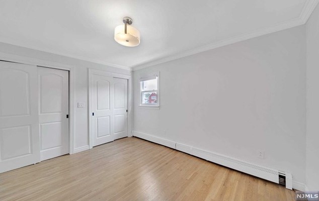 349 Manor Ct, Lyndhurst NJ 07071-1007 exterior