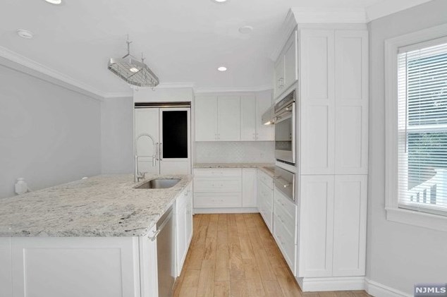 349 Manor Ct, Lyndhurst NJ 07071-1007 exterior