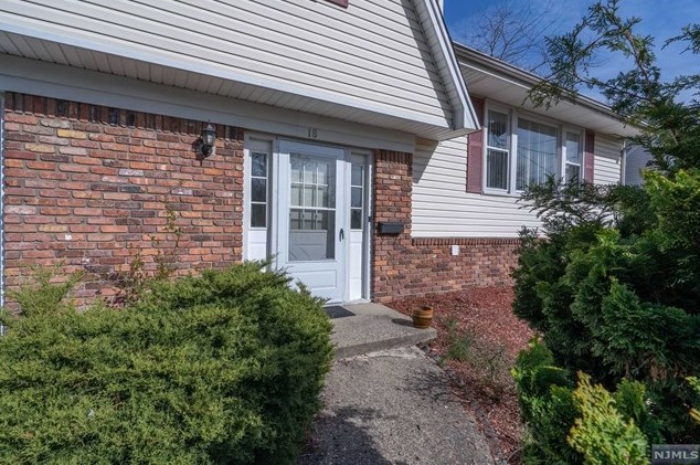 18 Wilkins Pl, Tenafly, NJ 07670-2612