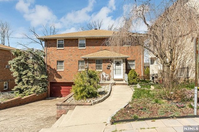 461 9th St, Palisades Park, NJ 07650