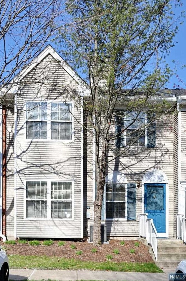 2307 Oakham Ct, Mahwah, NJ 07430