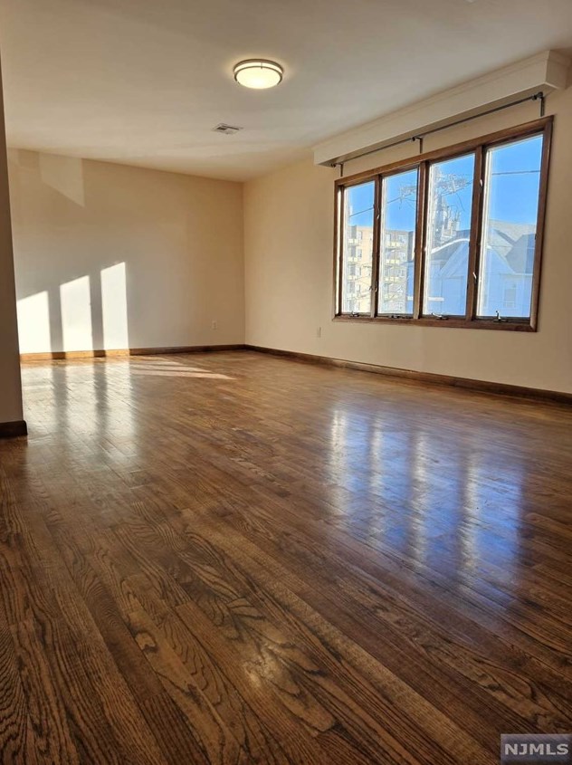 50 Franklin Pl, Rutherford, NJ 07070