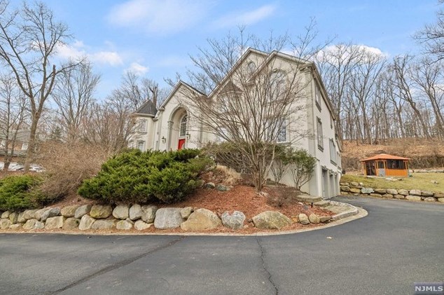 326 Rock Ridge Ct, Franklin Lakes, NJ 07417