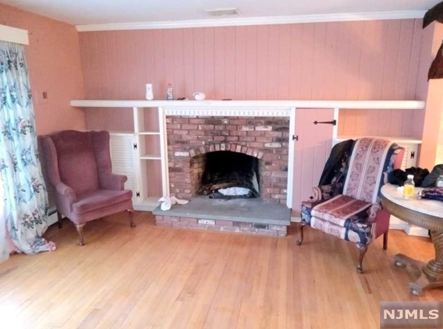 214 Forest Rd, Allendale, NJ 07401
