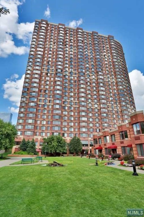 100 Old Palisade Rd Apt 912, West Fort Lee, NJ 07024