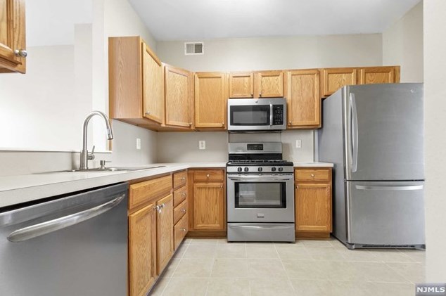 231 Swathmore Dr, Nutley NJ  07110-3930 exterior