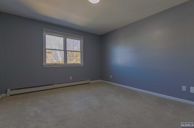 4 Maple Ave, South Hackensack NJ  07606-1606 exterior