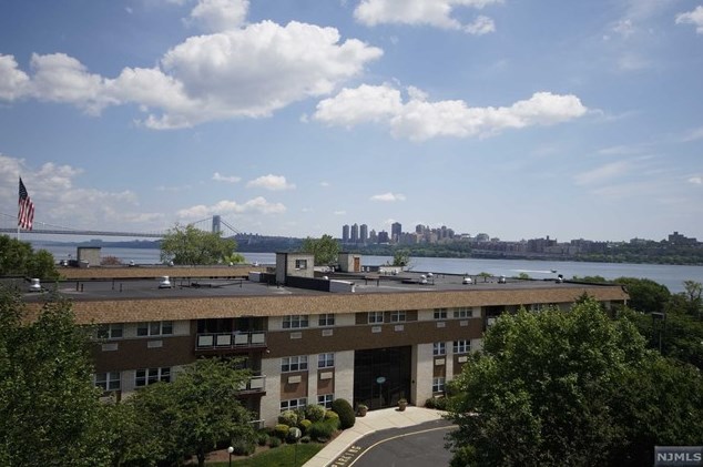 1077 River Rd Apt 501, Edgewater, NJ 07020