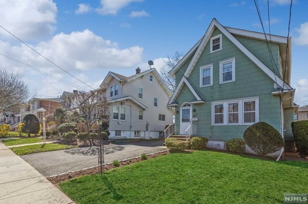 52 W Harwood Terrace, Palisades Park, NJ 07650