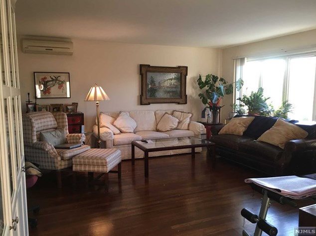 1527 8th St, West Fort Lee, NJ 07024