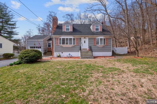 141 Union Ave, Bloomingdale, NJ 07403