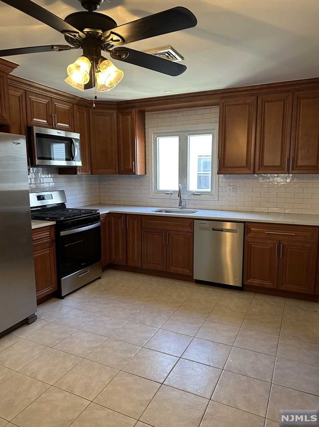 270 E 54th St, Elmwood Park, NJ 07407