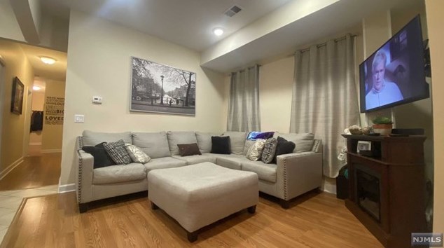 71 Hoyt St #2r, Kearny, NJ 07032