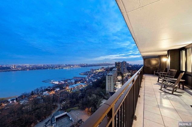 1500 Palisade Ave, West Fort Lee NJ  07024-5343 exterior