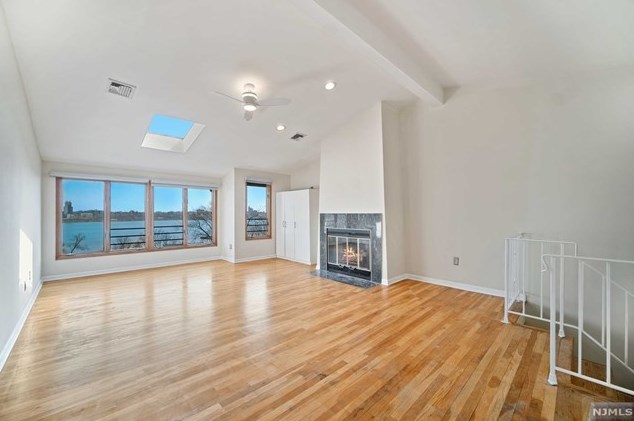 29 Yorkview Dr, Edgewater, NJ 07020